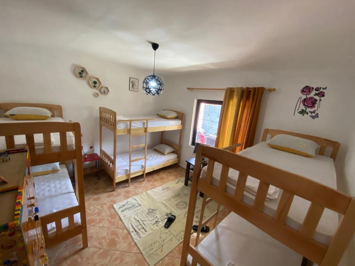 The Hood - Shkodra Backpackers Hostel 외부 사진